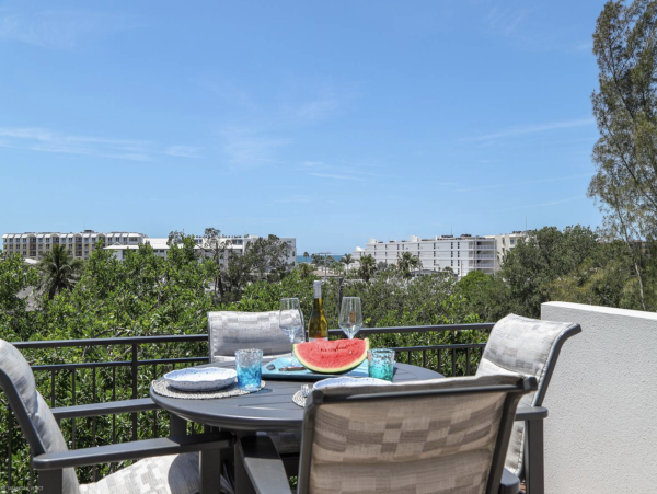 Luxurious Vacation Pool Home in Siesta Key 5 min walk to beach